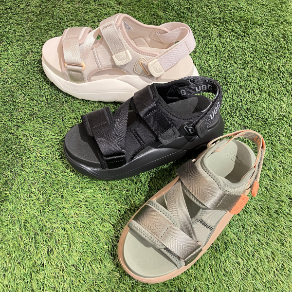 人気 atmos Ladies & | pink】よりUGGサンダルの新入荷のお知らせ♪ 靴