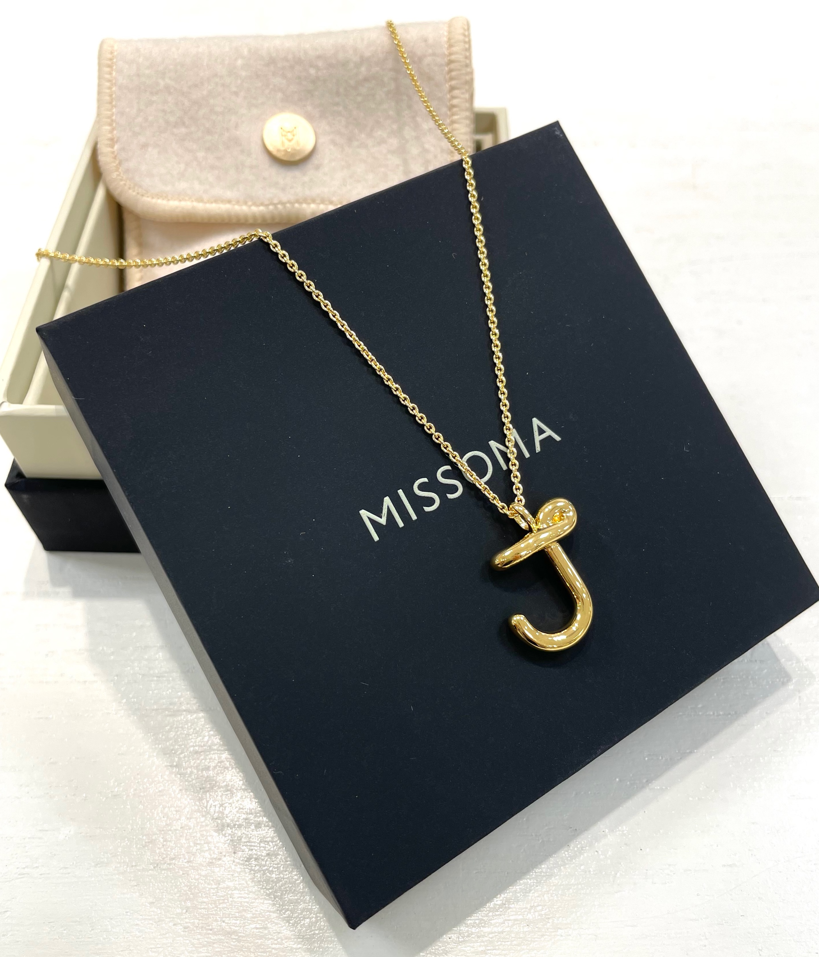 MISSOMA（ミッソマ）のイニシャルネックレス | ブランシェ | 大丸京都店公式 SHOP BLOG